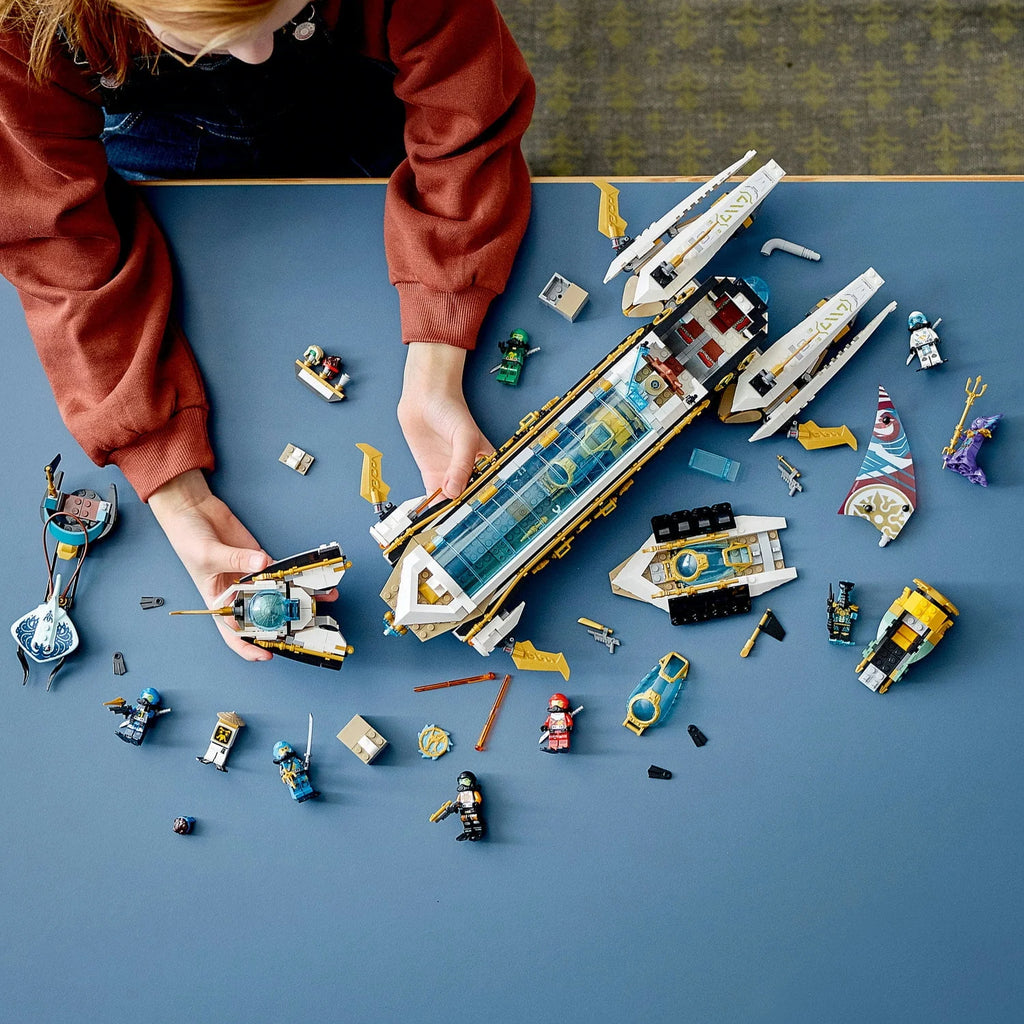 Building Set with Minifigures V4686
