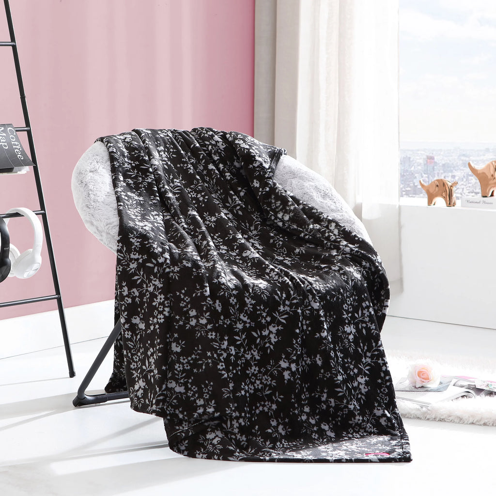 Black Ultra Soft Plush Twin Blanket B481804