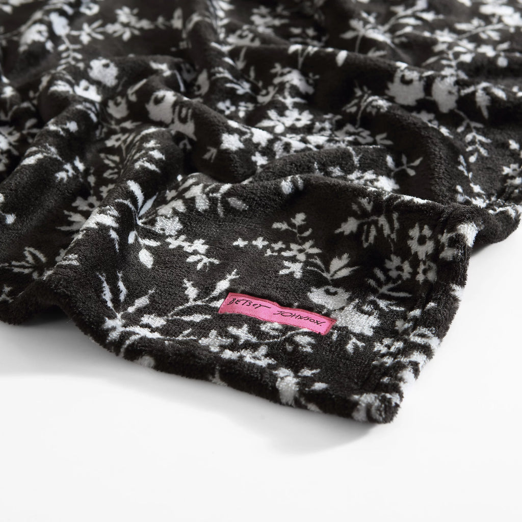 Black Ultra Soft Plush Twin Blanket B481804