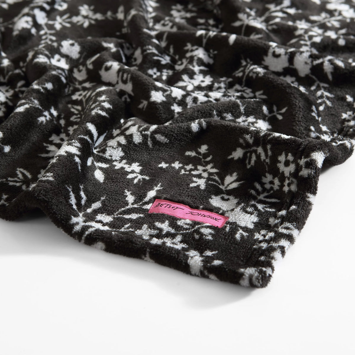 Black Ultra Soft Plush Twin Blanket B481804
