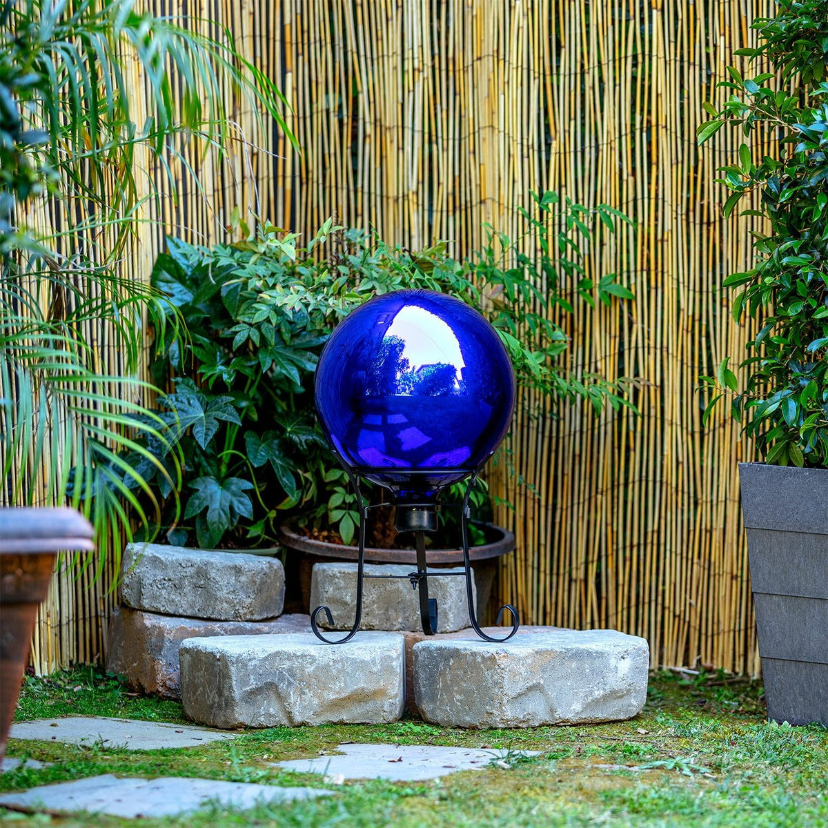 10" Blue Outdoor Glass Gazing Globe with Black Iron Stand Q648364