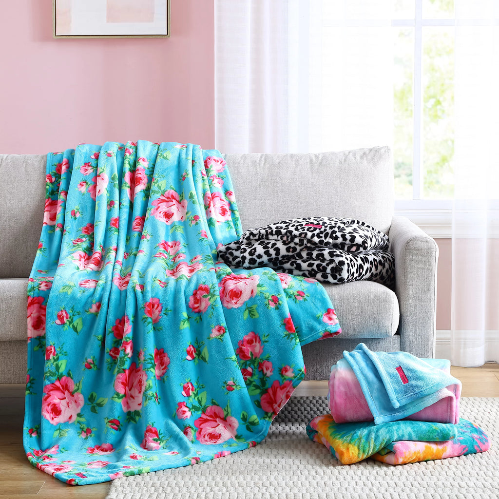 Black Ultra Soft Plush Twin Blanket B481804